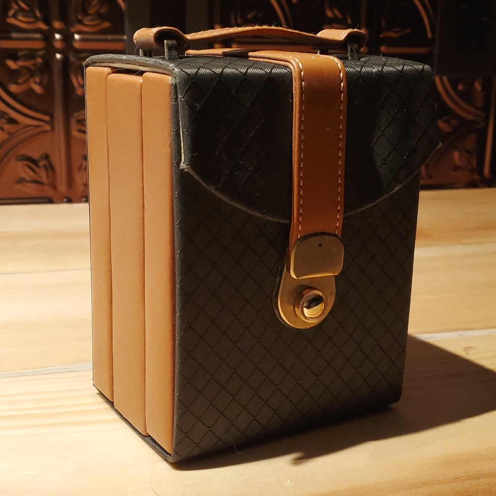 Jewelry storage/travel case